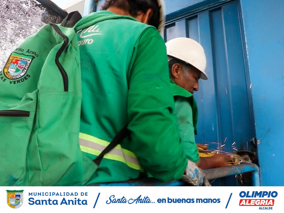 Ejerciendo el principio de autoridad, la Municipalidad de Santa Anita recupero un espacio público en la Cooperativa de Vivienda Viña San Francisco de una propiedad inscrita en la partida electrónica No 45061639.
El área recuperada constituye un aporte de recreación pública e incluye el Parque Nº 4 con un área de 4 mil 686 M2 el cual venía siendo administrado en forma ilegal por terceras personas.
La Procuraduría Pública Municipal en virtud a la ley No 30230 recupero extrajudicialmente dicha propiedad estatal.
Dicho espacio público recuperado será destinado para el desarrollo educativo, cultural y deportivo de los vecinos Santanitenses.
#santaanitaenbuenasmanos
#olimpioalegria
