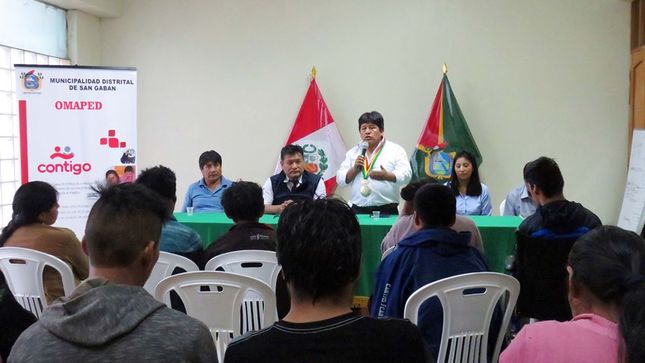 Presentacion del programa Contigo en San Gabán