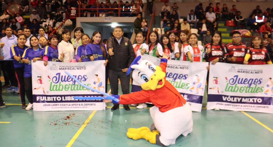 La autoridad provincial John Larry Coayla se presentó en la inauguración de "Los XXI Juegos Deportivos Nacionales Laborales 2023". Concurrieron delegaciones de la Policía Nacional del Perú, Poder Judicial, Proyecto Especial Pasto Grande, Municipalidad de Samegua, entre otras instituciones públicas y privadas; quienes reunidas celebraron en el Coliseo Mariano Lino Urquieta, el inicio de la competencia que demostrará destrezas y pasión por el deporte en cada uno de los deportistas.
