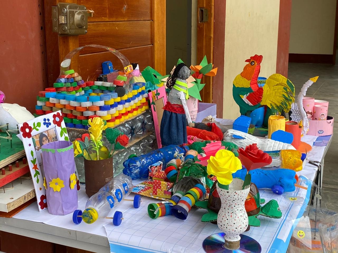 Productos elaborados por escolares fueron expuestos.