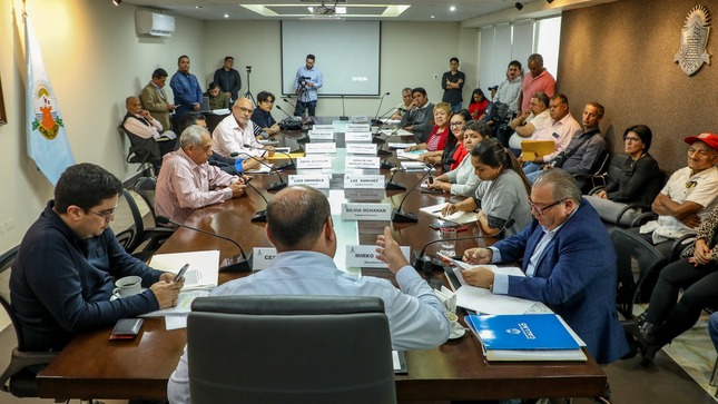  La emblemática Plaza Casanave de la Av. Sáenz Peña ahora lucirá renovada, con nuevos y modernos juegos infantiles para el sano esparcimiento de los niños chalacos.
