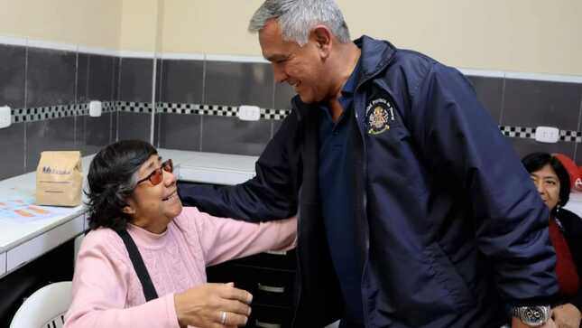 Alcalde Fernando Cárdenas visitó los Talleres Productivos 2023 de “Manualidades y Reflexología Podal” 