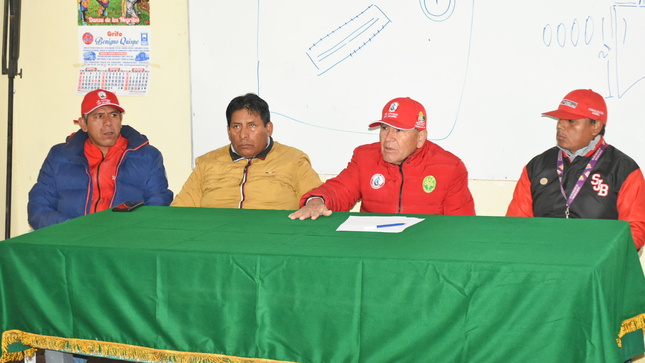 Titular de Agricultura supervisa proyectos productivos en el sur de Ayacucho