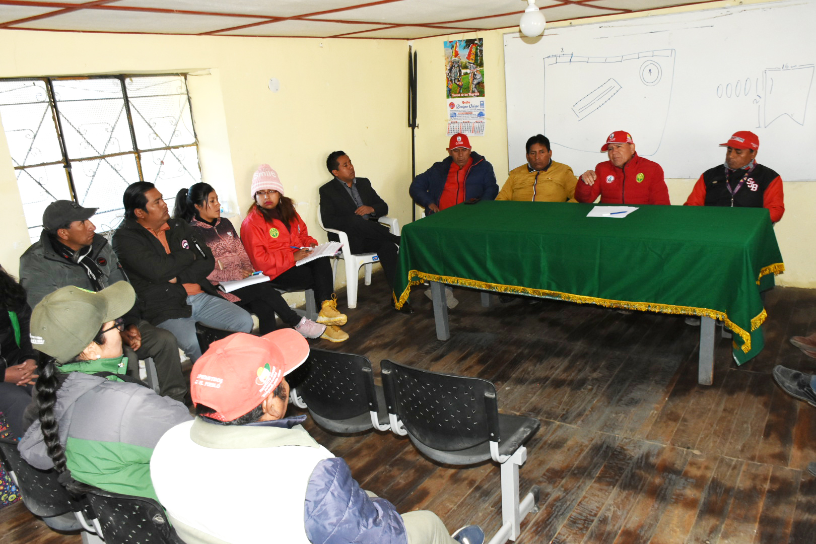 Titular de Agricultura supervisa proyectos productivos en el sur de Ayacucho