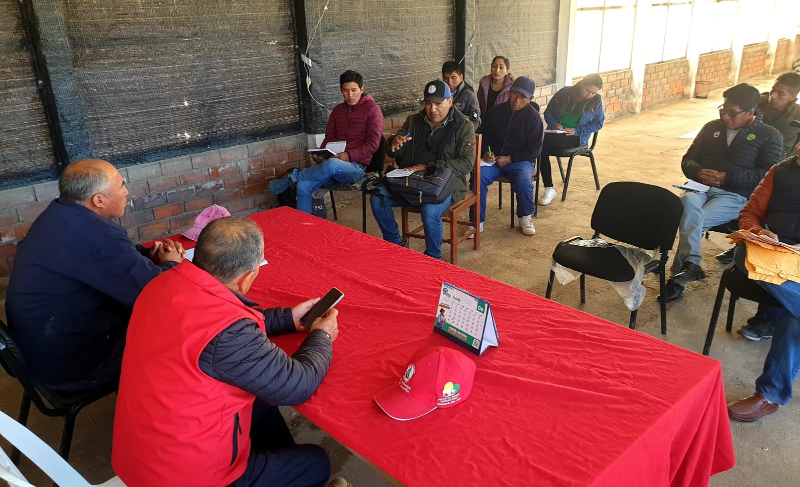 Titular de Agricultura supervisa proyectos productivos en el sur de Ayacucho