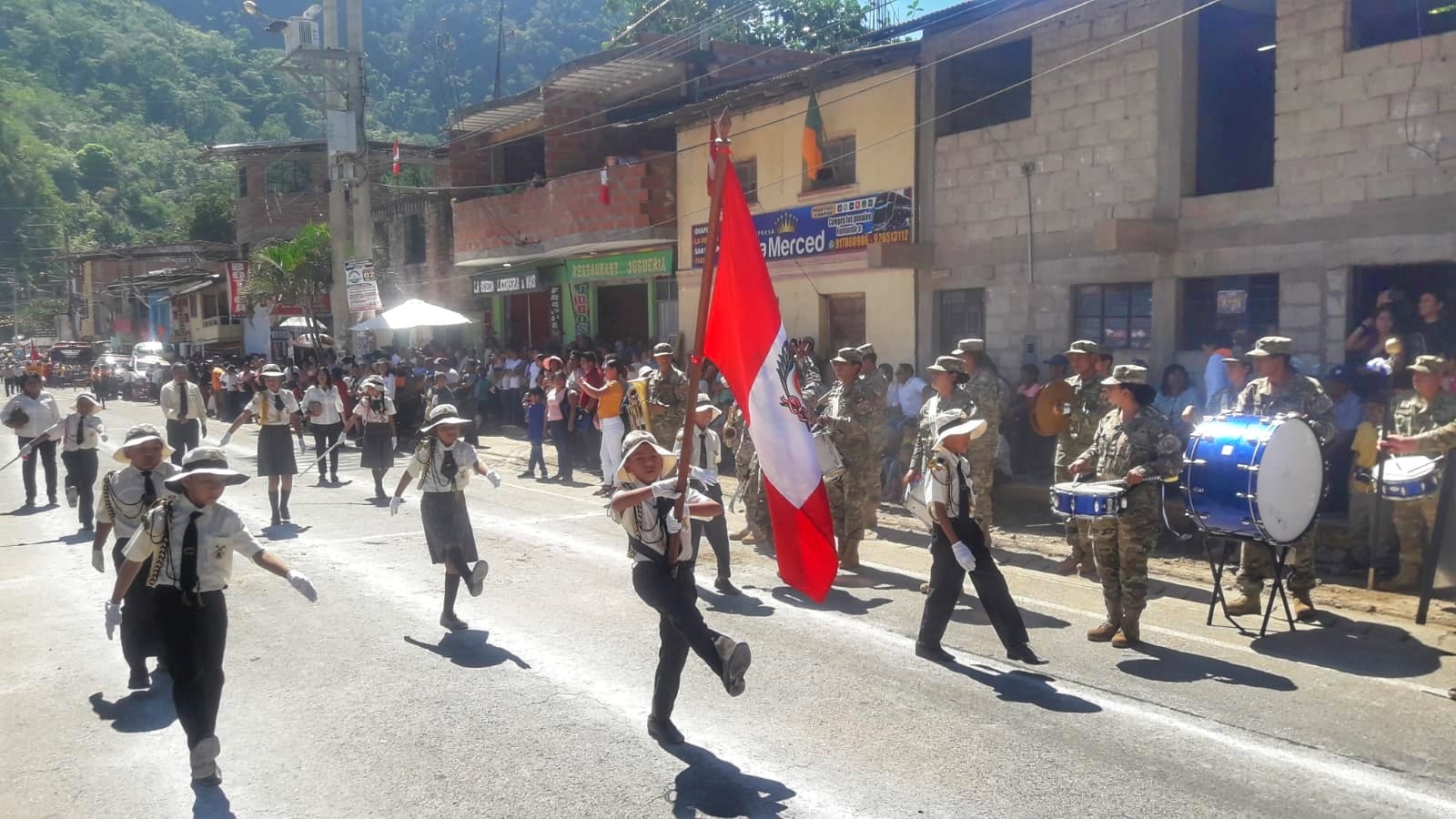 Civismo cívico se vivió en en el desfile por los 137 aniversario de Fundación en Honor al Santo Patrón San Luis de Gonzaga 