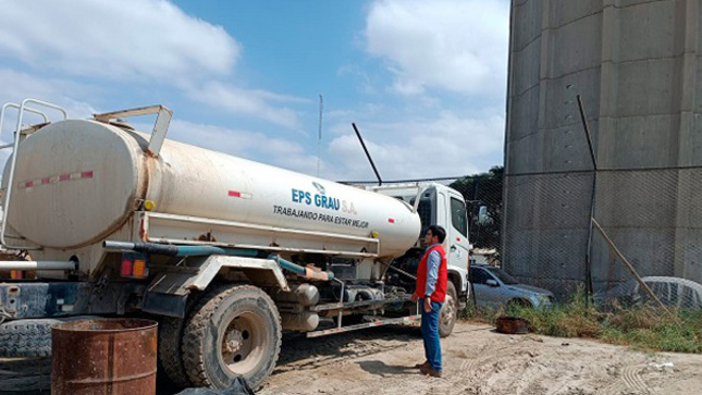 La Contraloría General determinó que la Empresa Prestadora de Servicios de Saneamiento (EPS) Grau no utilizó la totalidad de los camiones cisternas de su propiedad para distribuir agua potable a los distritos de Piura, Castilla y Veintiséis de Octubre, sin justificación alguna, a pesar del desabastecimiento existente durante el último periodo lluvioso, con lo cual incumplió su objetivo misional de brindar este servicio básico a la población. En estas localidades se debe abastecer a 102 mil usuarios aproximadamente.