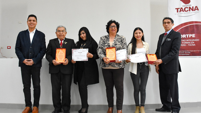 Centro Integrado Formaliza Perú Tacna realizó homenaje a emprendedores. 