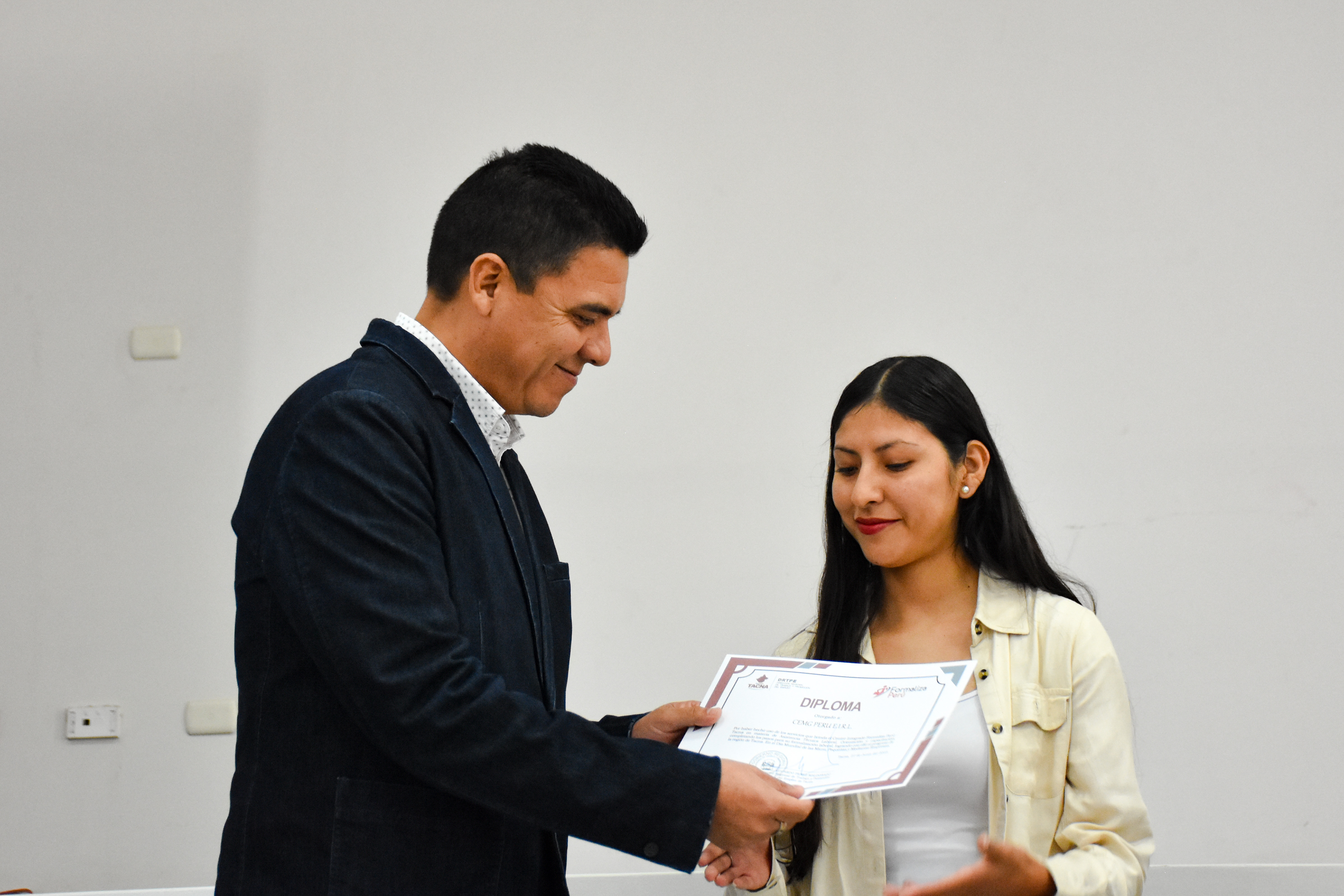 Centro Integrado Formaliza Perú Tacna realizó homenaje a emprendedores. 