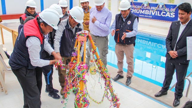 Municipalidad de Chumbivilcas entrega renovada piscina temperada en Santo Tomás