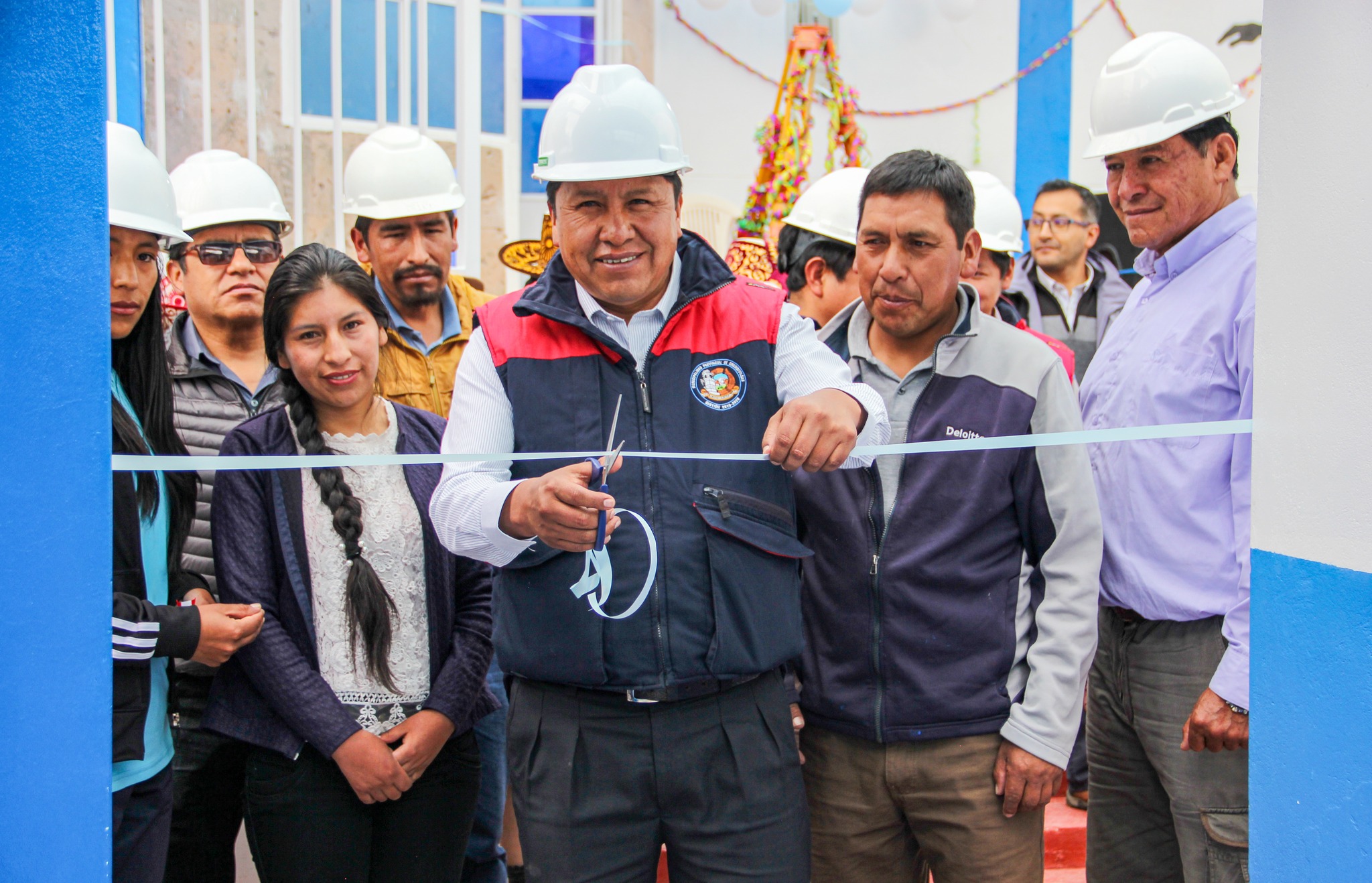 Municipalidad de Chumbivilcas entrega renovada piscina temperada en Santo Tomás