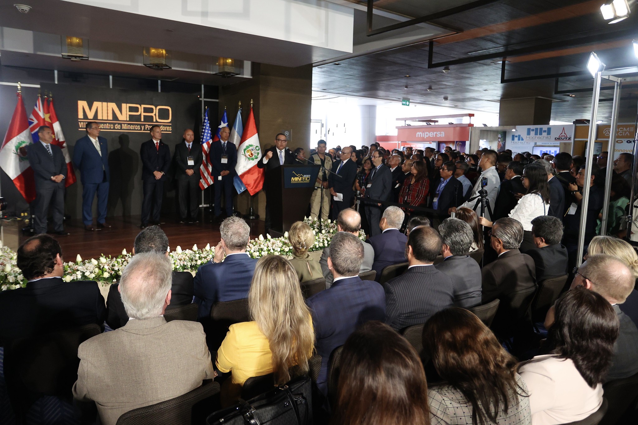 Premier Alberto Otárola: “El Ejecutivo está enfocado en el destrabe de grandes proyectos mineros y atraer más inversiones para el país”