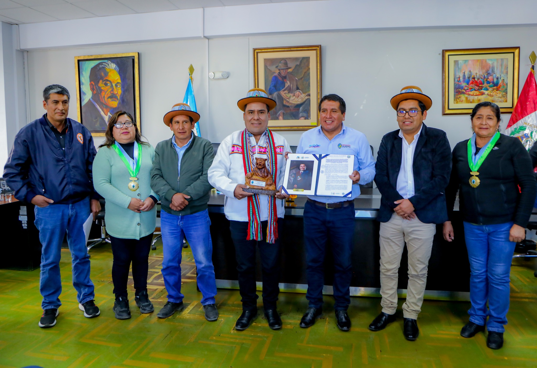 Reafirman compromiso de culminación del asfaltado de faja marginal del río Chumbao al suscribir convenio gobernador regional Percy Godoy y alcalde de San Jerónimo