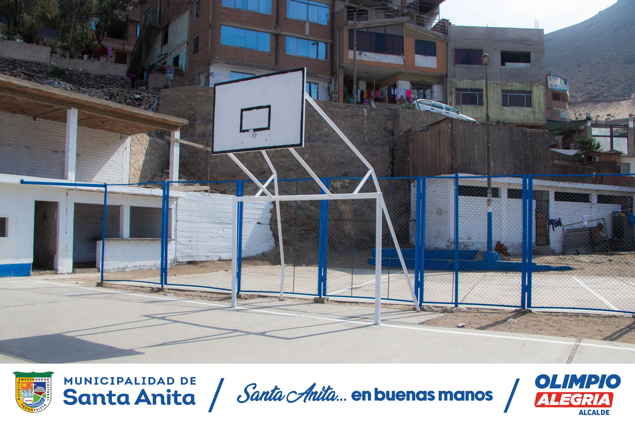 ✅ Nuestro personal de Áreas Verdes de la Municipalidad de Santa Anita, vienen realizando mantenimiento y recuperación de los espacios recreativos y lozas en Virgen de las Nieves, con esta acción buscamos fomentar un ambiente más saludable y sostenible para todos los vecinos.
#santaanitaenbuenasmanos
#olimpioalegria