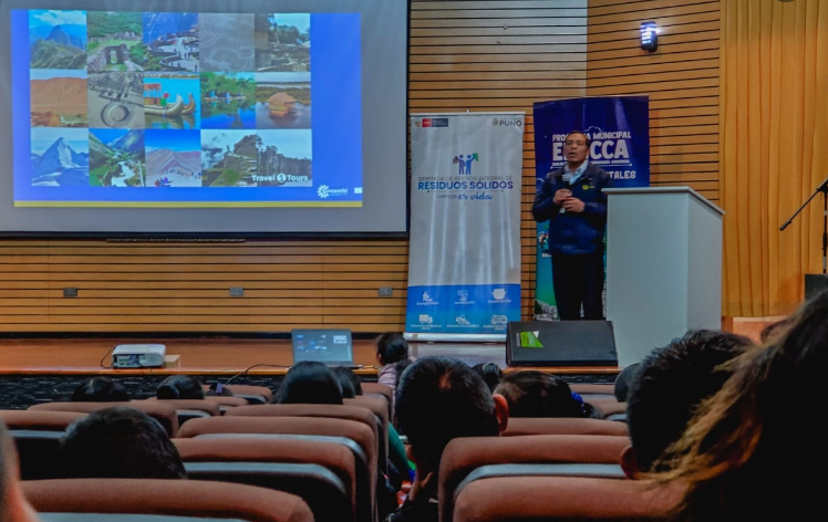 En las instalaciones del Palacio Municipal, este lunes la Gerencia de Gestión Ambiental de la Municipalidad Provincial de Puno desarrolló el “Primer Congreso de Promotores Ambientales”, en conmemoración al Día Mundial del Medio Ambiente.