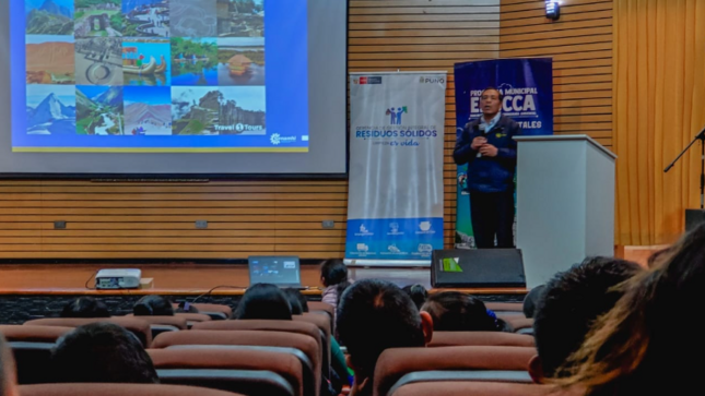 En las instalaciones del Palacio Municipal, este lunes la Gerencia de Gestión Ambiental de la Municipalidad Provincial de Puno desarrolló el “Primer Congreso de Promotores Ambientales”, en conmemoración al Día Mundial del Medio Ambiente.