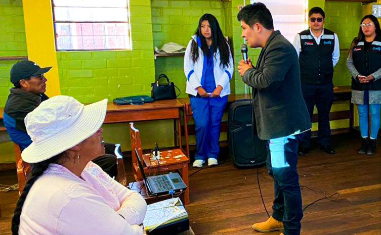 La Municipalidad Provincial de Puno, a través de la Gerencia de Desarrollo Humano y Participación Ciudadana, Sub Gerencia de la Mujer, niño, adolescente y adulto mayor y la Oficina de Defensoría Municipal del Niño, Niña y Adolescente (DEMUNA), desarrolló con éxito el “I Taller de Orientación y Prevención” dirigido a padres de familia de las instituciones educativas de nivel inicial, primaria y secundaria de la provincia de Puno.