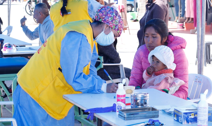Comerciantes del mercado Bellavista y pobladores de la zona se beneficiaron del programa "Puno Renace con la Muni en tu Mercado", cuya intervención consistió en el baldeo Integral del centro de abastos y la instalación de módulos en los exteriores qué descentralizan los servicios que brinda la Municipalidad Provincial de Puno.