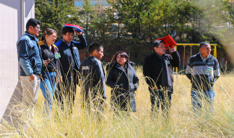 A pedido de los padres de familia del Colegio de Alto Rendimiento (COAR), la municipalidad de Puno, en coordinación con EMSA Puno, realizó la inspección técnica en los pozos de agua y el pozo séptico del colegio.