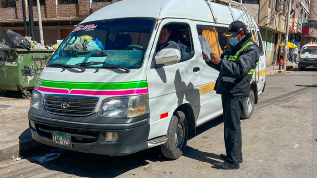 Inspectores de la Gerencia de Transportes y Seguridad Vial de la Municipalidad Provincial de Puno, efectuaron un operativo inopinado a los terminales de la zona norte de la Ciudad Lacustre, donde se verificó qué los conductores de las empresas de transporte de servicio interurbano porten la documentación adecuada.