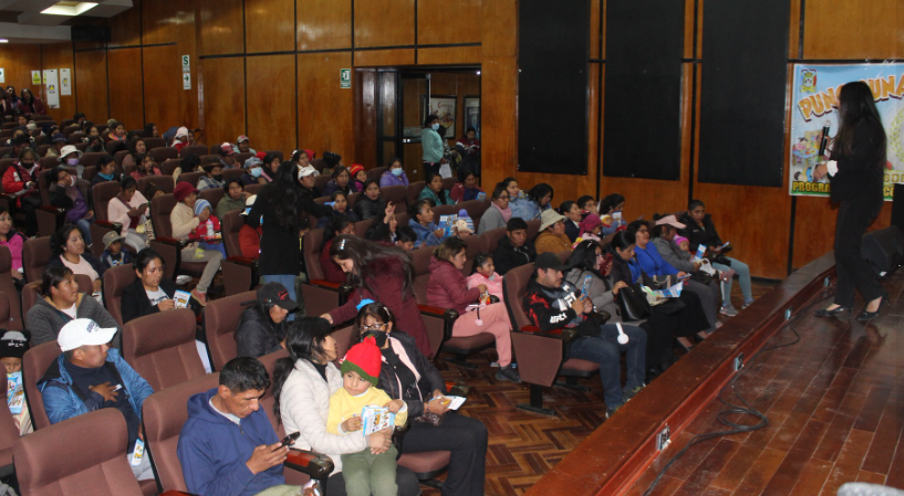 Con la masiva participación de padres de familia se desarrolló la segunda sesión del “Taller de Orientación y Prevención en Escuela de Padres del Nivel Inicial”; promovida por Oficina de Defensoría Municipal del Niño, Adolescente y Adulto Mayor (DEMUNA) de la Municipalidad Provincial de Puno.