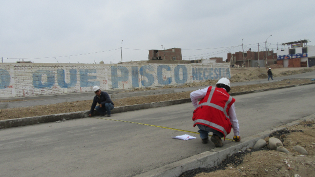 La Contraloría General de la República alertó que la obra de mejoramiento de pistas y veredas en el Centro Poblado San Clemente N°2 - zona norte del distrito de San Clemente, en la provincia de Pisco, se ejecuta sin considerar las especificaciones que establece el expediente técnico, lo cual afectaría la calidad y vida útil del proyecto que beneficiará a 17 455 personas.