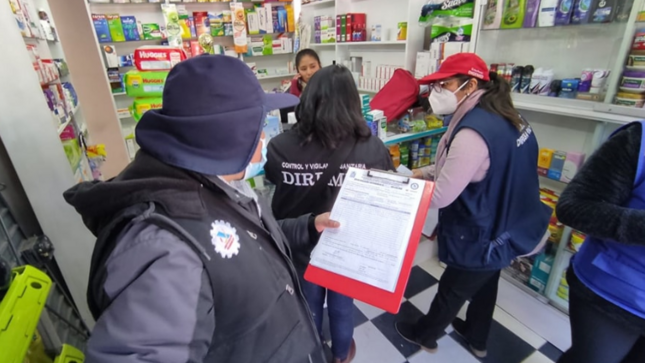 La Municipalidad Provincial de Puno a través de la Sub Gerencia de Actividades Económicas en coordinación con la Sub Gerencia de Seguridad Ciudadana, Ministerio de Salud DIRESA Puno, Control y Vigilancia Sanitaria DIREMID, Policías Municipales, personal de Fiscalización e Inspectores, el día de ayer 08 del presente mes se realizó la fiscalización inopinada a establecimientos farmacias y boticas que se encuentran en Av. Floral con Av. El Sol.