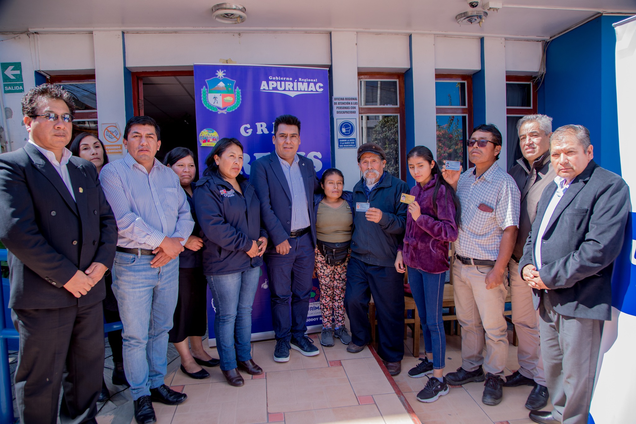 Gobernador regional Percy Godoy entrega primeros carnets a personas con discapacidad y Apurímac avanza hacia un proceso inclusivo de este sector de la población