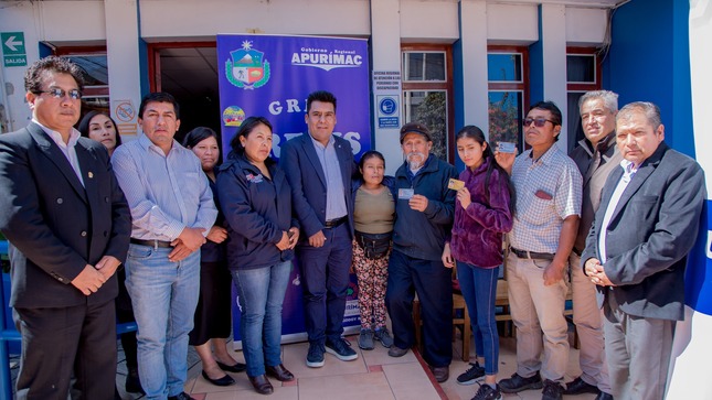Gobernador regional Percy Godoy entrega primeros carnets a personas con discapacidad y Apurímac avanza hacia un proceso inclusivo de este sector de la población