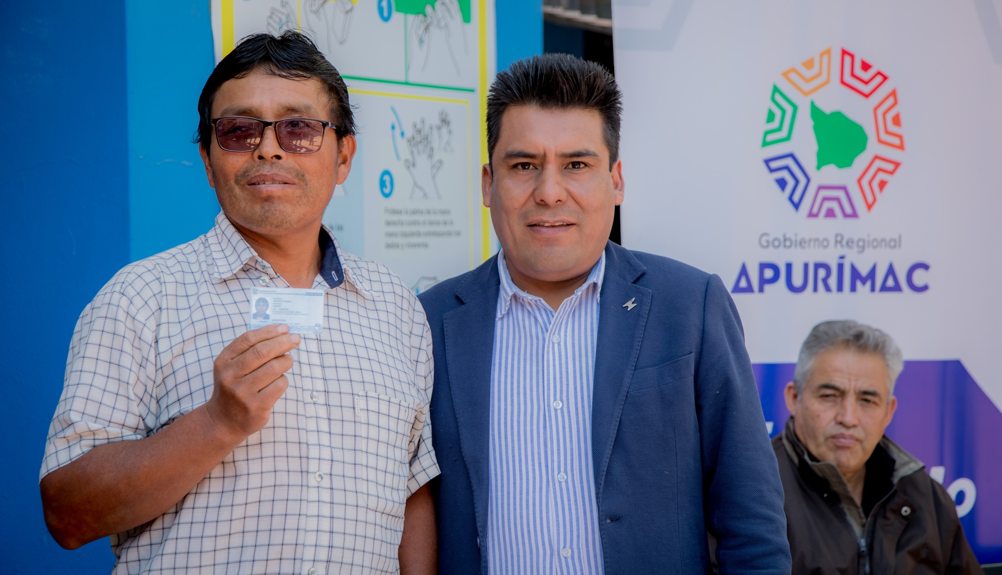 Gobernador regional Percy Godoy entrega primeros carnets a personas con discapacidad y Apurímac avanza hacia un proceso inclusivo de este sector de la población