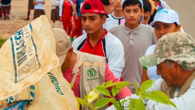 MOMENTOS DE LA ORGANIZACION PARA REALIZAR LA SIEMBRA DE PLANTONES. 