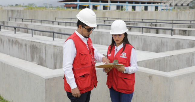 La Contraloría General alertó a la Municipalidad Distrital de Nueva Cajamarca la presencia de daños estructurales en la obra de mejoramiento y ampliación del sistema de agua potable y alcantarillado para la ciudad de Nueva Cajamarca, provincia de Rioja, debido a fallas en su construcción, óxido en estructuras metálicas y el desuso de los equipos electromecánicos que podrían perjudicar su funcionamiento.