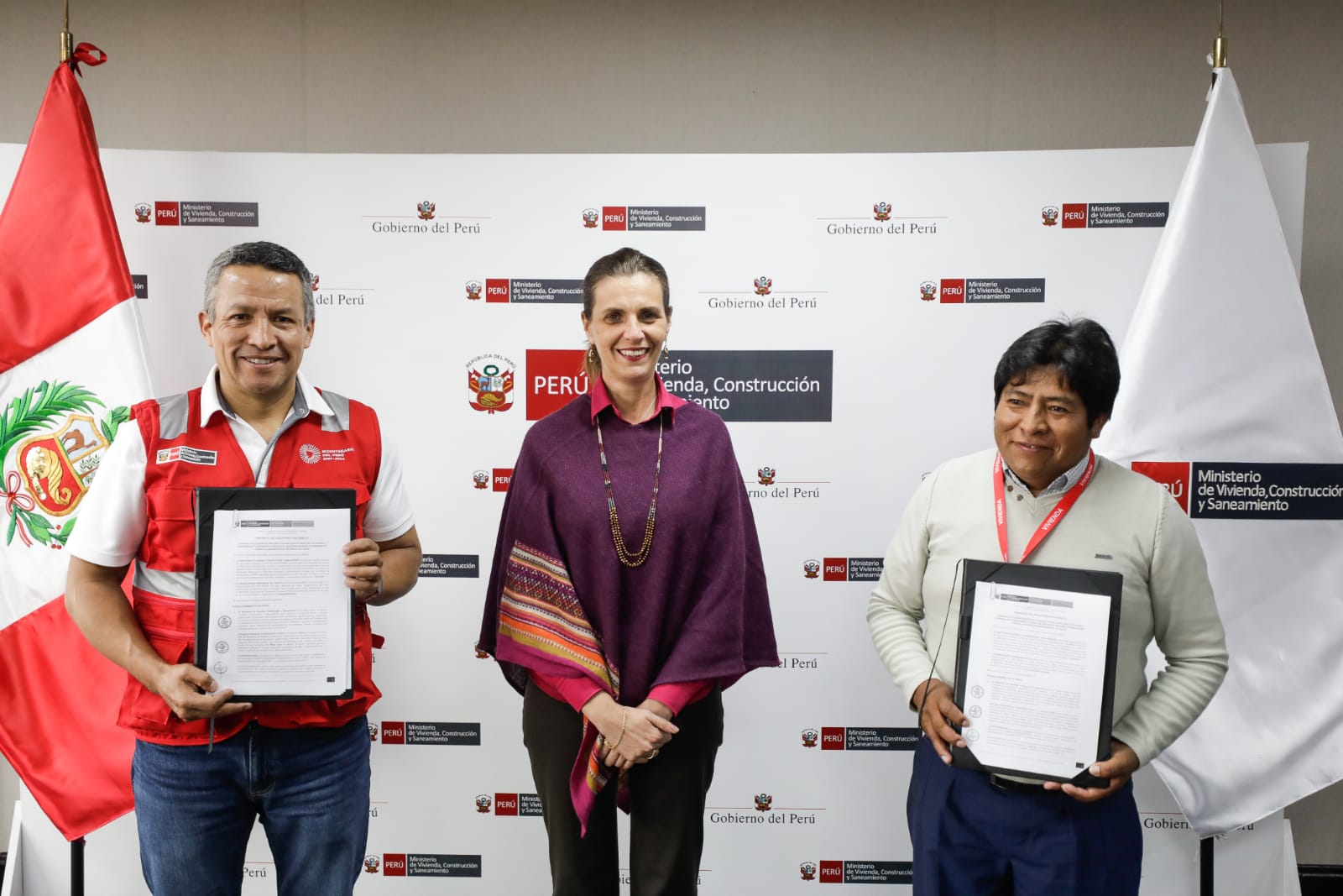 Ministerio de Vivienda y Municipalidad de El Collao - Ilave firman convenio para sacar adelante obra de agua y alcantarillado