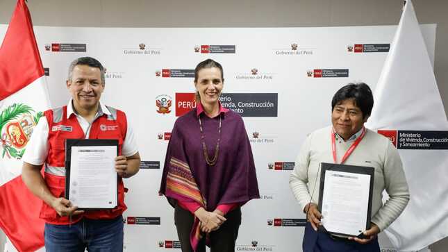 Ministerio de Vivienda y Municipalidad de El Collao - Ilave firman convenio para sacar adelante obra de agua y alcantarillado