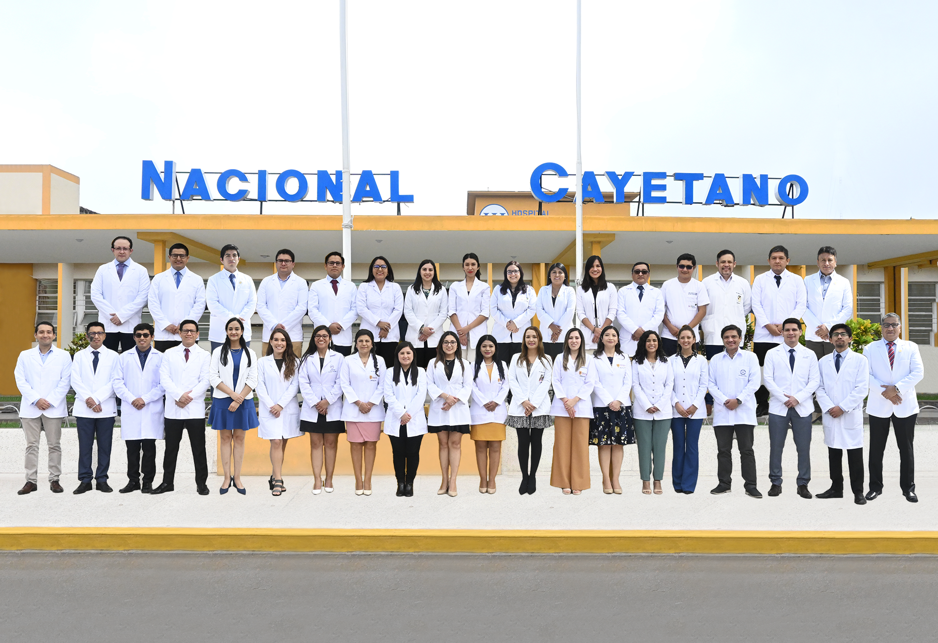 Foto grupal en frontis