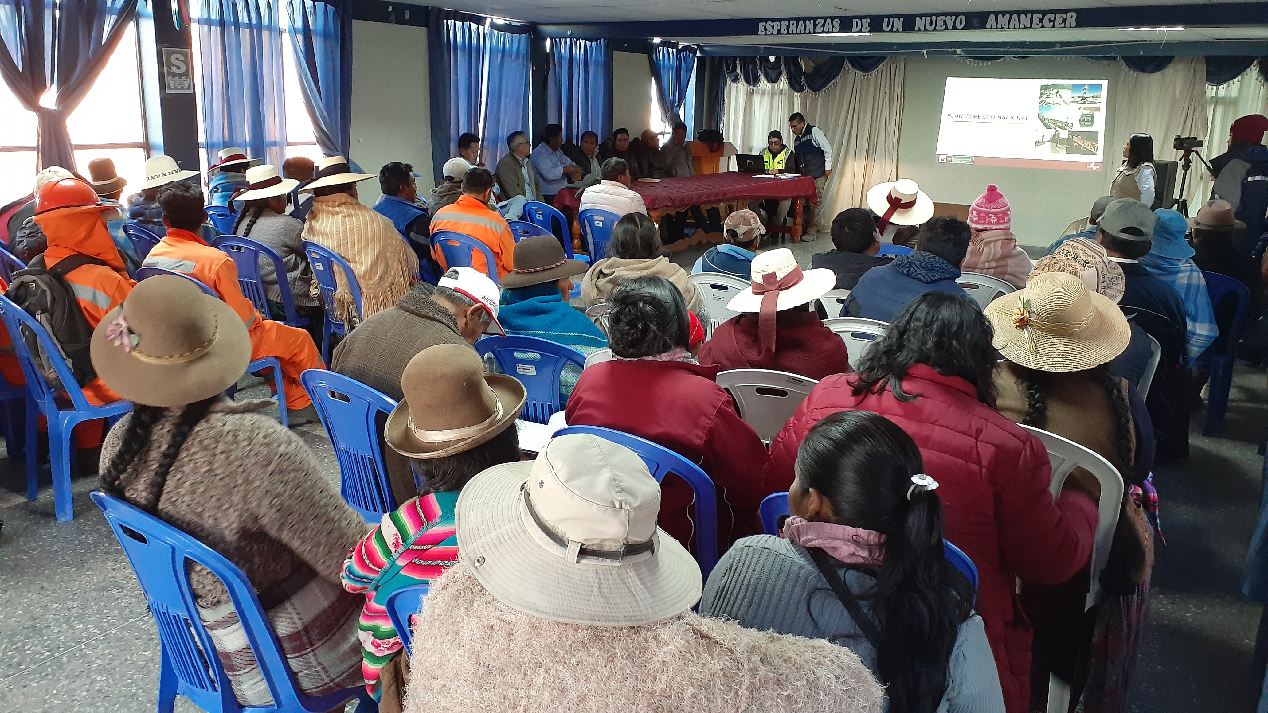 Taller informativo en el distrito de Atuncolla