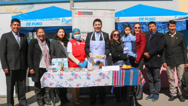 En un esfuerzo conjunto para reducir los altos índices de anemia que aquejan a la provincia de Puno, la Instancia de Articulación Local (IAL) Puno presentó la campaña “Unidos Contra la Anemia”, que tiene por objetivo contribuir en la prevención y reducción de esta enfermedad, actividad encabezada por el presidente de la IAL, alcalde de Puno, Lic. Javier Ponce Roque y el Concejo Municipal en pleno.
