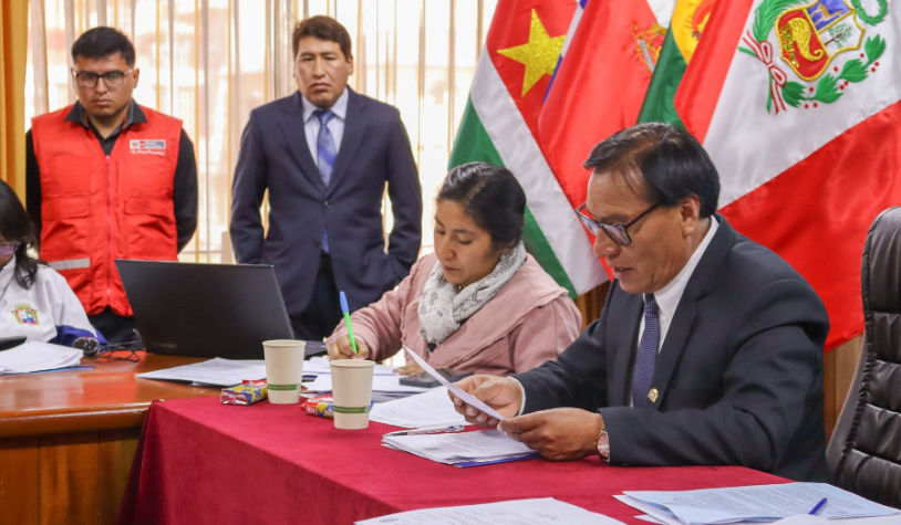 En sesión Ordinaria de la Comisión Ambiental Municipal (CAM) desarrollada en la Sala de Banderas, con un quórum favorable se eligió al presidente de la CAM, que recae en el Dr. Ángel Canales Gutiérrez, representante de la Universidad Nacional del Altiplano de Puno.