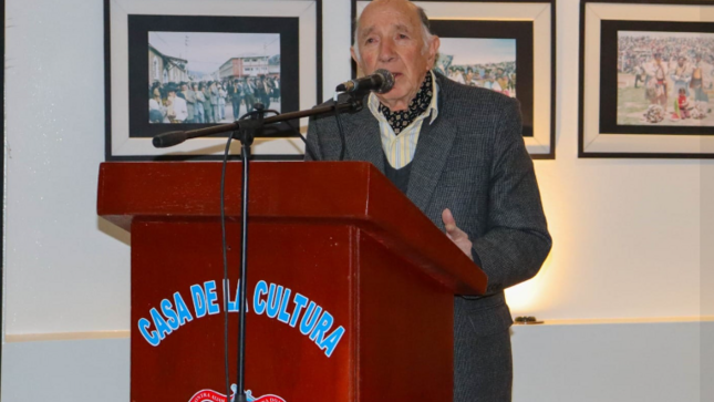 La galería de arte de la Casa de la Cultura, fue sede de las últimas ponencias “Mañazo y sus Incursiones en el Alto Perú”, a cargo del Investigador Juan Palao Berastain y “Mañazo y Máscaras en el Altiplano”, por el Antropólogo Henry Flores Villasante, que forman parte de la "Exposición Fotográfica y de Trajes de Sicuris del Barrio Mañazo".