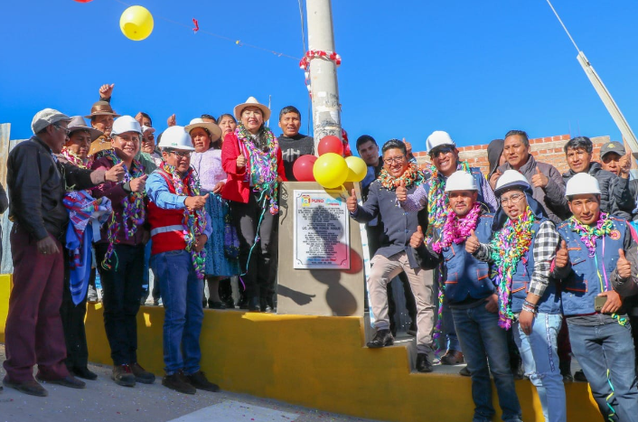 Los pobladores y escolares del barrio San José desde ahora contarán con mejores accesos a las zonas altas y la línea de transporte, luego que la gestión del alcalde de la Municipalidad Provincial de Puno, Lic. Javier Ponce Roque, inaugurará la obra “Mejoramiento de Infraestructura Vial Urbana de los Jirones: 03 de Octubre y Peruanidad del Barrio San José de la Ciudad de Puno, Distrito de Puno”.