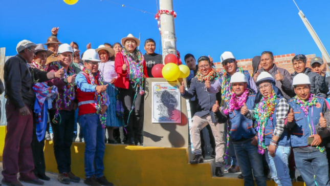 Los pobladores y escolares del barrio San José desde ahora contarán con mejores accesos a las zonas altas y la línea de transporte, luego que la gestión del alcalde de la Municipalidad Provincial de Puno, Lic. Javier Ponce Roque, inaugurará la obra “Mejoramiento de Infraestructura Vial Urbana de los Jirones: 03 de Octubre y Peruanidad del Barrio San José de la Ciudad de Puno, Distrito de Puno”.