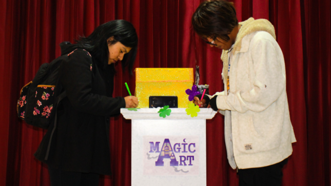 Magic Art es el nombre de la exposición pictórica de arte moderno, que fue inaugurada con gran acogida de la población el último lunes en la galería de arte de la Casa de la Cultura de Puno, la misma que es organizada por la Comisión de Artistas Plásticos y la Sub Gerencia de Promoción, Educación Cultura y Deporte de la Municipalidad Provincial de Puno; y estará vigente hasta el 30 de junio.