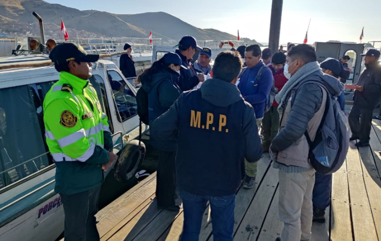 La Municipalidad Provincial de Puno a través la Sub Gerencia de Actividades Económicas, en conjunto con DRTC-P, DIRCETUR-PUNO, Ministerio Público, Marina de Guerra del Perú, Policía Nacional del Perú y Turismo, el día de hoy a las 7:00 am en el Puerto Muelle Puno se realizó la fiscalización inopinada a las agencias de turismo quienes brindan tours a turistas.