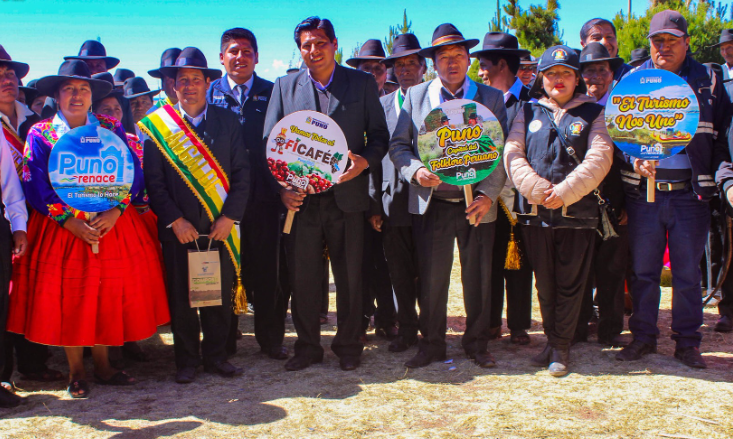 A vísperas del XXXIV aniversario del centro poblado de Santa Rosa de Yanaque y la celebración por el Día del Campesino, la Municipalidad Provincial de Puno atendió a la población de esta localidad, con el programa Puno Renace con la Muni a tu Alcance, actividad encabezada por los regidores Dina Soledad Mamani Ramos y Rogelio Roque Arazola que asistieron en representación del alcalde de Puno, Lic. Javier Ponce Roque.