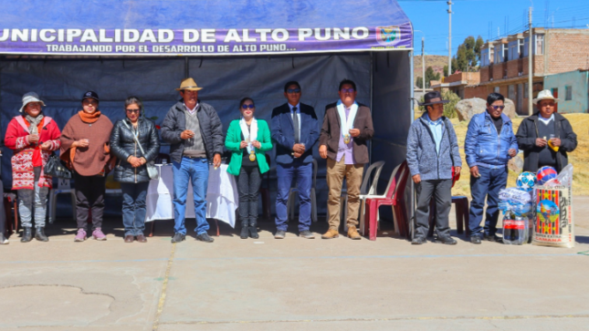Con actos protocolares y diferentes celebraciones dos urbanizaciones del centro poblado de Alto Puno conmemoraron sus aniversarios de creación. En las actividades los regidores Abg. Jonathan Cristian Guerra Monzón y la Lic. Maria Vianey Rodriguez Espezua participaron activamente en representación del alcalde de Puno, Lic. Javier Ponce Roque.