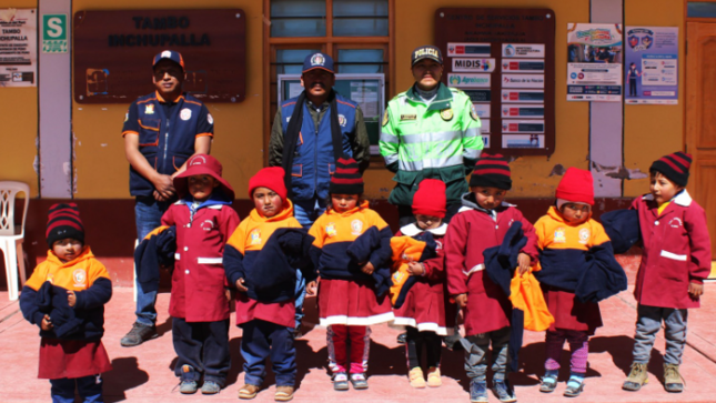 Como parte de las acciones en bien de la población, la Municipalidad Provincial de Puno, mediante la Sub Gerencia de Defensa Civil y Gestión del Riesgo de Desastres, y el Centro de Operaciones de Emergencia Provincial, entregó bienes de ayuda humanitaria a la población vulnerable del centro poblado de Inchupalla.