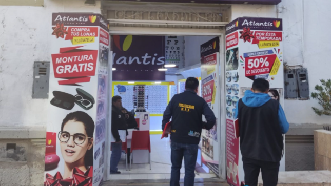 La Municipalidad Provincial de Puno a través de la Sub Gerencia de Actividades Económicas, el día de hoy 26 de junio del presente año a las 09:30 am ubicándose en Jr. Puno con Jr. Lima, el personal de la sub gerencia fiscalizó a los establecimientos comerciales que se encuentran como centro odontológico, agencias de turismo, licorerías, imprenta, pastelería, heladería entre otros. Verificando nuevamente a estos establecimientos luego de que con anterioridad ya se les había notificado preventivamente mediante documento.

