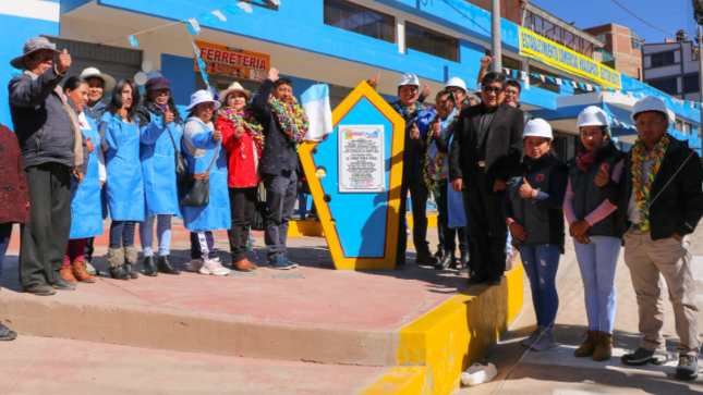 Los habitantes que residen en los barrios Villa Paxa y Huajsapata celebraron la entrega de una nueva vía pavimentada para su zona, luego que la gestión del alcalde de la Municipalidad Provincial de Puno, Lic. Javier Ponce Roque, inaugurará la prolongación del Jr. Libertad, que dará mayor alternativa de circulación tanto para peatones y transportistas.