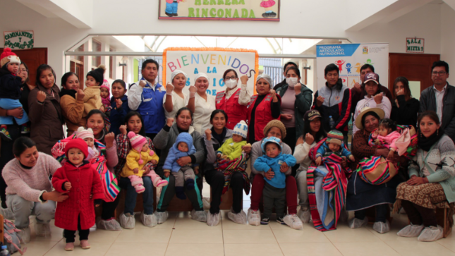 Los padres de los niños y niñas del C.G Candelaria Herrera Rinconada ahora podrán preparar alimentos sanos, y que fortalezcan la salud de sus hijos y los protejan de la anemia; tras participar de la sesión de socialización con familias usuarias, que tiene por propósito contribuir en la mejora del desarrollo infantil temprano, actividad organizada por el Programa Articulado Nutricional (PAN) de la Municipalidad Provincial de Puno que esta vez trabajó en articulación con el Programa Nacional Cuna Más.