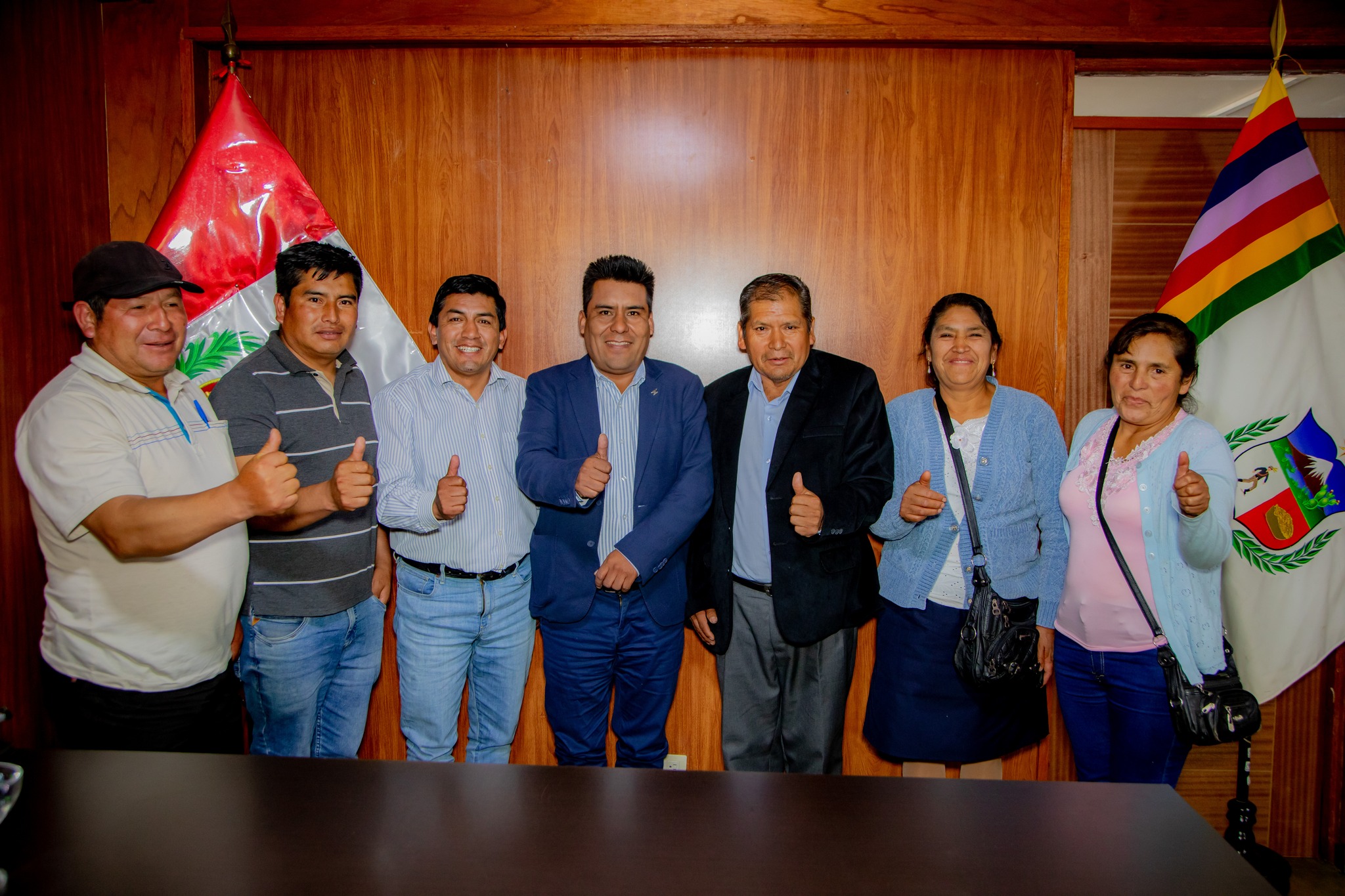 Gobernador regional Percy Godoy junto a autoridades acuerdan trabajar de la mano por el desarrollo de Chuparo